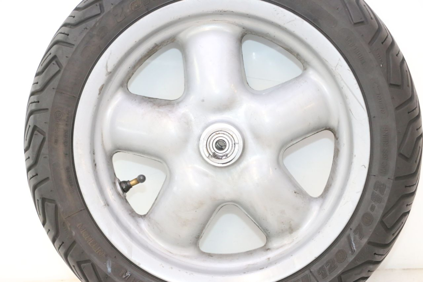 photo de ARO DIANTEIRO E PNEU YAMAHA YP MAJESTY 125 (1998 - 2001) - Vista de perto