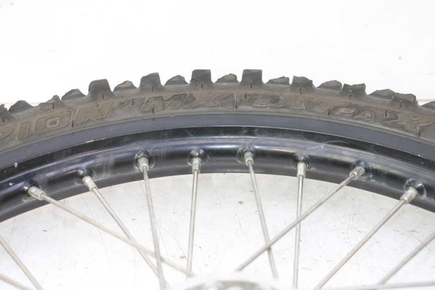 photo de ARO DIANTEIRO E PNEU YAMAHA YZ-F YZF 250 (2014 - 2018) - Detalhes característicos
