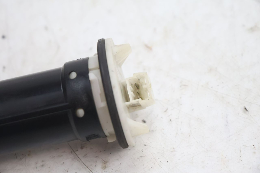 photo de MEDIDOR DE COMBUSTÍVEL DO TANQUE GILERA GP 800 (2007 - 2013) - Detalhe da peça