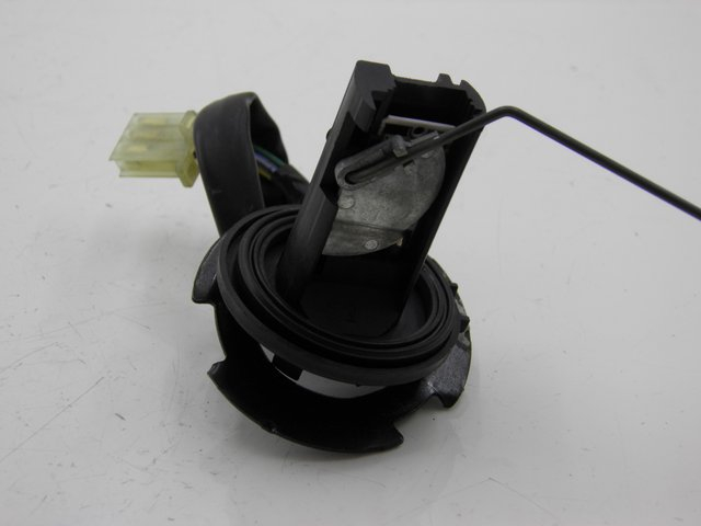 photo de MEDIDOR DE COMBUSTÍVEL DO TANQUE HONDA SH 125 (2001 - 2003) - Zoom do estado de desgaste
