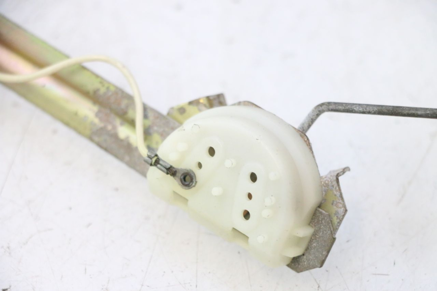 photo de MEDIDOR DE COMBUSTÍVEL DO TANQUE MBK MACH G AC 50 (2002 - 2014) - Pontos de fixação