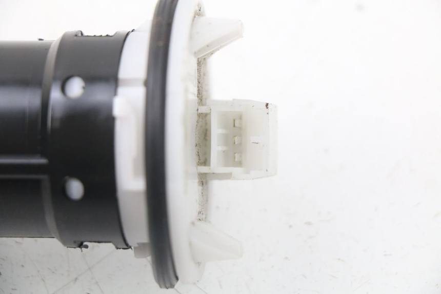 photo de MEDIDOR DE COMBUSTÍVEL DO TANQUE PIAGGIO MP3 HPE 500 (2019 - 2022) - Zoom do estado de desgaste