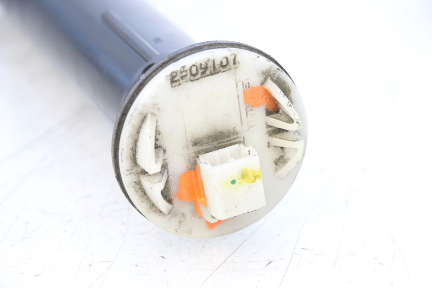 photo de MEDIDOR DE COMBUSTÍVEL DO TANQUE PIAGGIO MP3 RL 250 (2006 - 2010) - Zoom do estado de desgaste