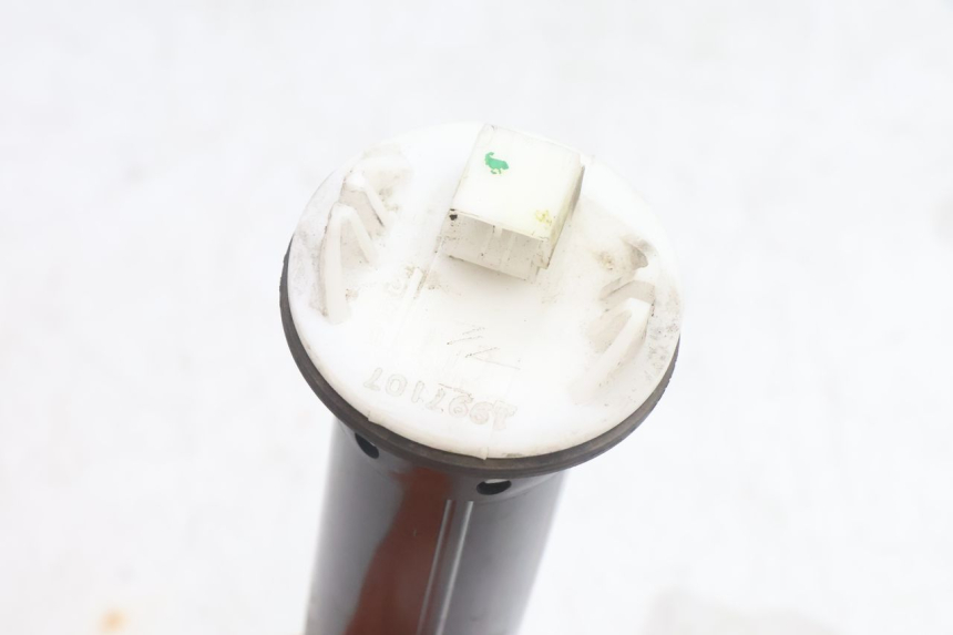 photo de MEDIDOR DE COMBUSTÍVEL DO TANQUE PIAGGIO MP3 500 (2016 - 2018) - Zoom do estado de desgaste