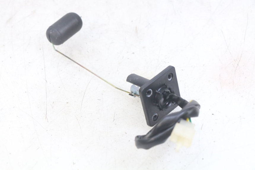 photo de MEDIDOR DE COMBUSTÍVEL DO TANQUE JM MOTORS OLDIES RS 4T 50 (2021 - 2024) - Detalhe da peça
