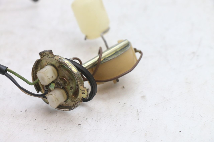 photo de MEDIDOR DO TANQUE DE COMBUSTÍVEL PIAGGIO VESPA PK FL 2T 50 (1990 - 1996) - Outro ângulo de visão
