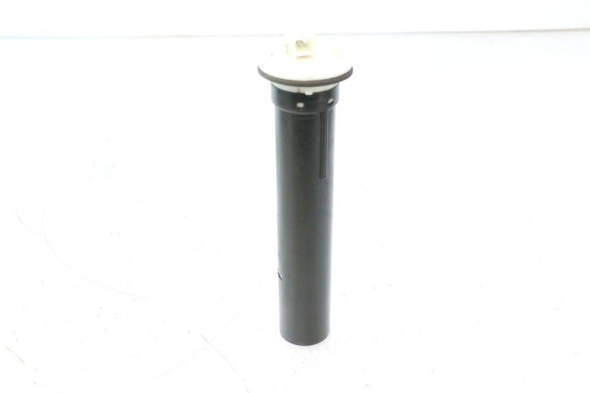 photo de MEDIDOR DE TANQUE DE COMBUSTÍVEL PIAGGIO X8 STREET 125 (2006 - 2007) - Outro ângulo de visão