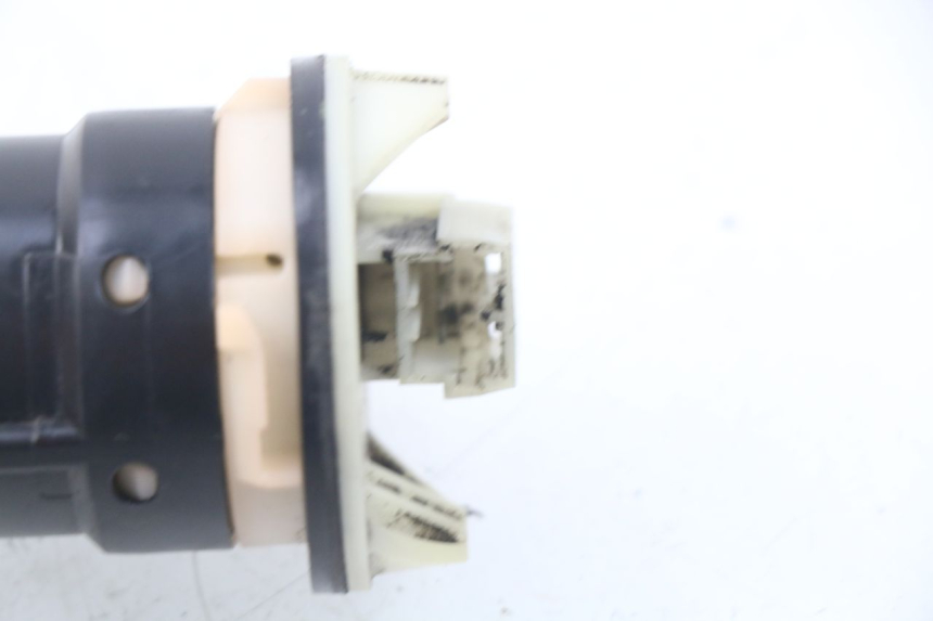 photo de MEDIDOR DE COMBUSTÍVEL DO TANQUE PIAGGIO X8 125 (2004 - 2007) - Zoom do estado de desgaste