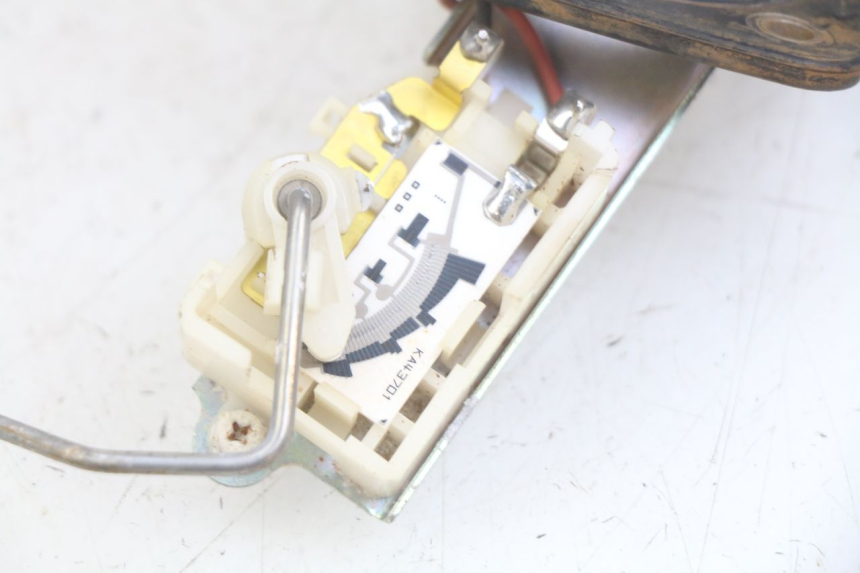 photo de MEDIDOR DE COMBUSTÍVEL DO TANQUE KAWASAKI Z 750 (2007 - 2013) - Estado da superfície
