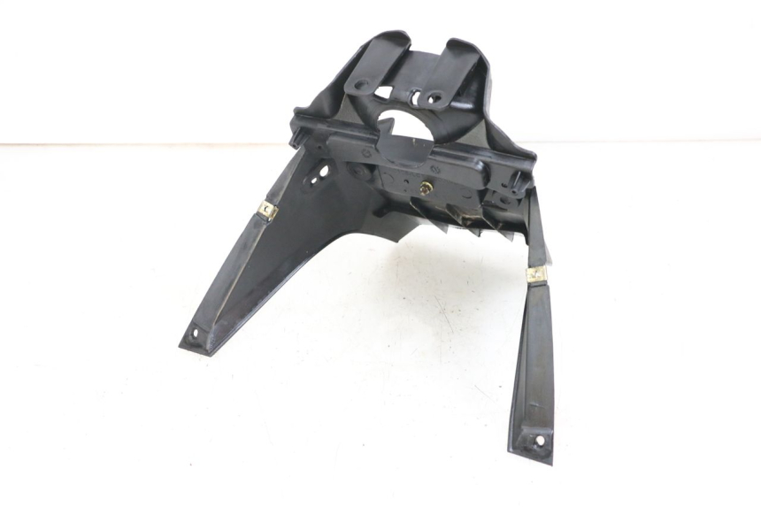 photo de JUNÇÃO DO CARENAGEM TRASEIRO KYMCO AGILITY PREMIUM 50 (2007 - 2010) - Outro ângulo de visão