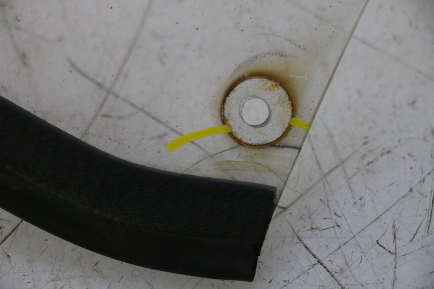 photo de JUNÇÃO DO CARENAGEM TRASEIRO BMW C1 125 (2000 - 2003) - Ampliação dos componentes