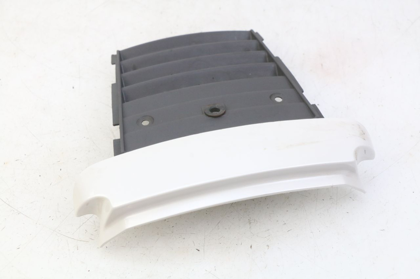 photo de JUNÇÃO DO CARENAGEM TRASEIRO SUZUKI CP 80 (1985 - 1996) - Ampliação técnica