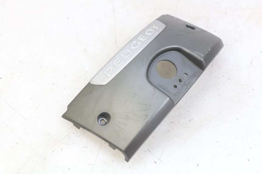 photo de JUNÇÃO DO CARENAGEM TRASEIRO PEUGEOT DJANGO 4T 50 (2014 - 2019) - Detalhe da peça