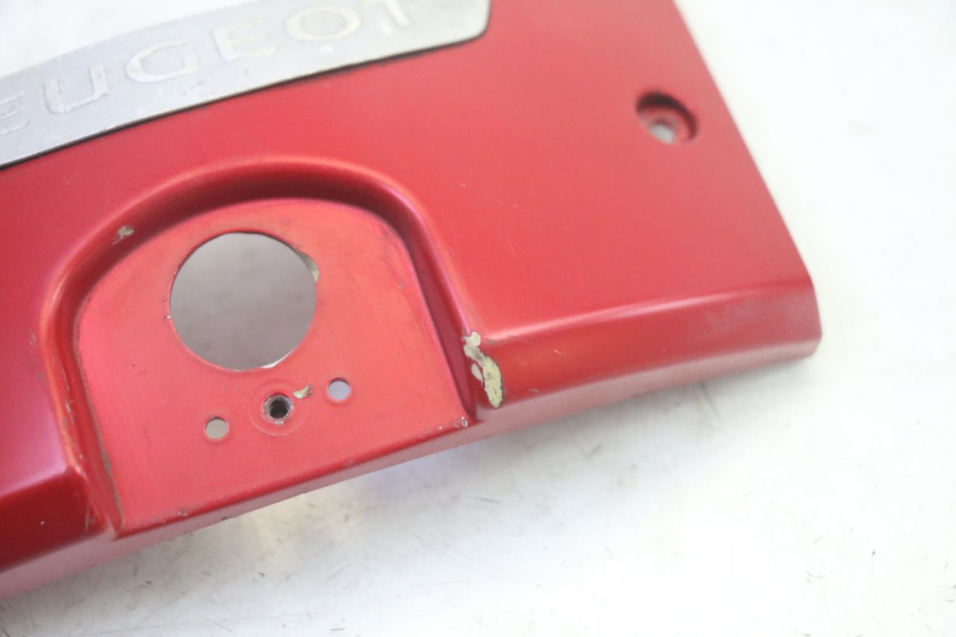 photo de JUNÇÃO DO CARENAGEM TRASEIRO PEUGEOT DJANGO 4T 50 (2014 - 2019) - Detalhe da peça