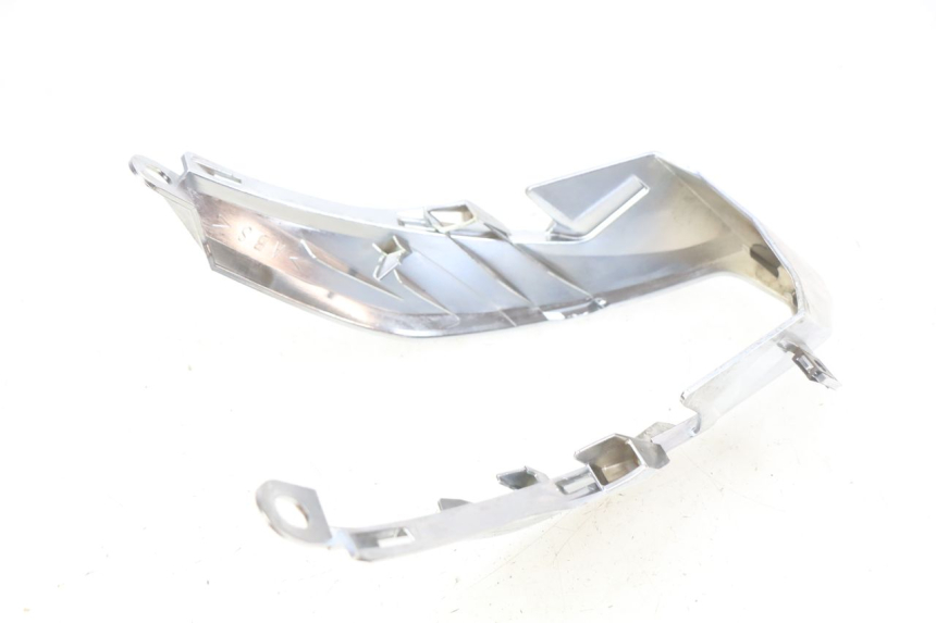 photo de JUNÇÃO DO CARENAGEM TRASEIRO YAMAHA D'ELIGHT DELIGHT 115 (2013 - 2017) - Zoom do estado de desgaste