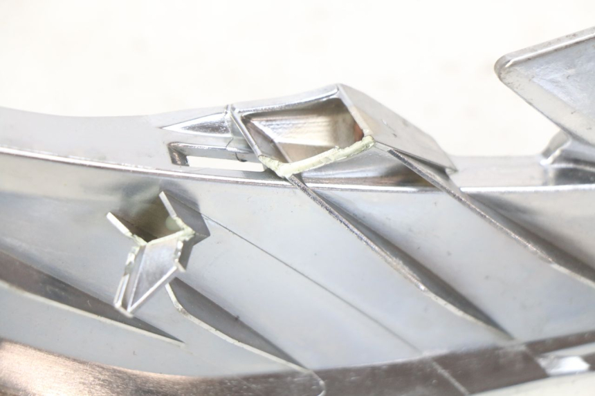 photo de JUNÇÃO DO CARENAGEM TRASEIRO YAMAHA D'ELIGHT DELIGHT 115 (2013 - 2017) - Outro ângulo de visão