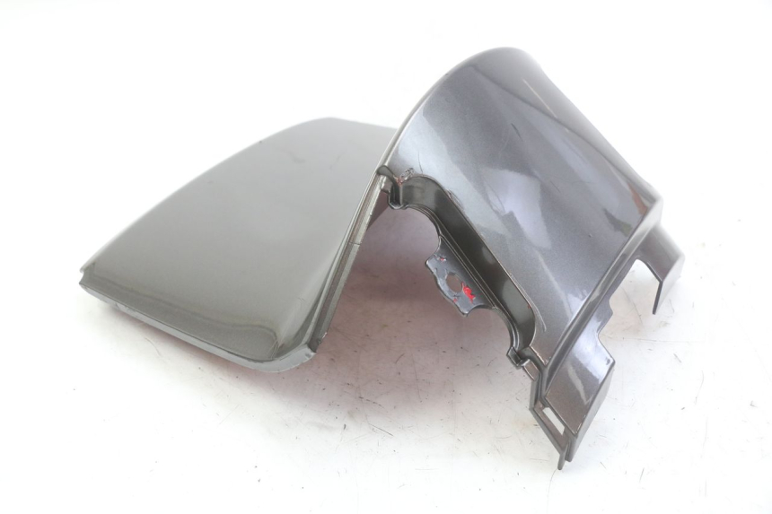 photo de JUNÇÃO DO CARENAGEM TRASEIRO HONDA FES PANTHEON 2T 125 (1998 - 2002) - Detalhe da peça