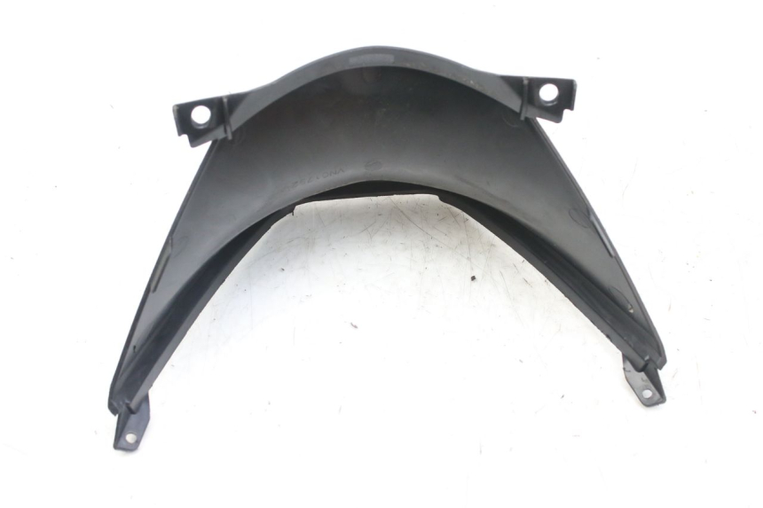 photo de JUNÇÃO DO CARENAGEM TRASEIRO PIAGGIO FLY 4T 50 (2013 - 2017) - Detalhe da peça