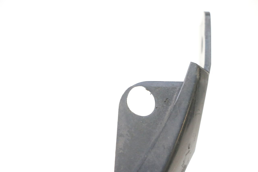 photo de JUNÇÃO DO CARENAGEM TRASEIRO YAMAHA FZ1 FAZER 1000 (2007 - 2009) - Detalhe da peça