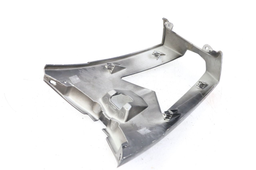 photo de JUNÇÃO DO CARENAGEM TRASEIRO PEUGEOT GEOPOLIS RS 125 (2007 - 2009) - Detalhe da peça