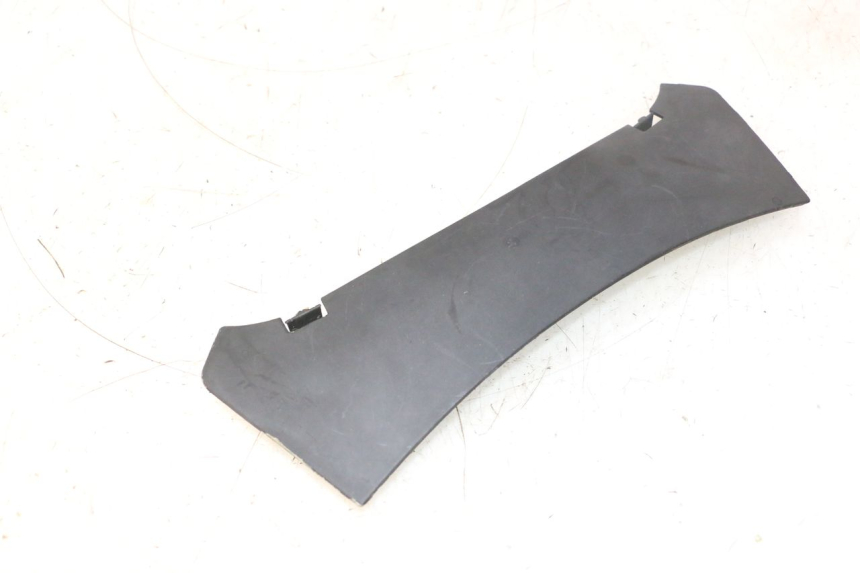 photo de JUNÇÃO DA CARENAGEM TRASEIRA GILERA GP 800 (2007 - 2013) - Detalhe da peça