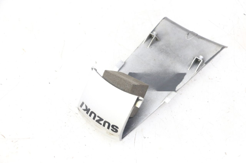 photo de JUNÇÃO DO CARENAGEM TRASEIRO SUZUKI GS GSE 500 (2001 - 2003) - Detalhe da peça