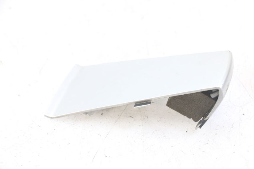photo de JUNÇÃO DO CARENAGEM TRASEIRO SUZUKI GS GSE 500 (2001 - 2003) - Ampliação técnica