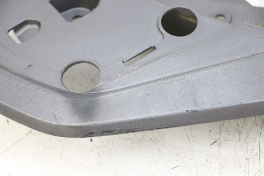 photo de JUNÇÃO DO CARENAGEM TRASEIRO HONDA PCX (JF57/JF64) 125 (2014 - 2018) - Ampliação dos componentes