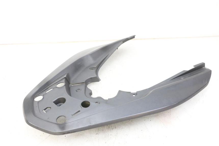 photo de JUNÇÃO DO CARENAGEM TRASEIRO HONDA PCX (JF57/JF64) 125 (2014 - 2018) - Vista de perto