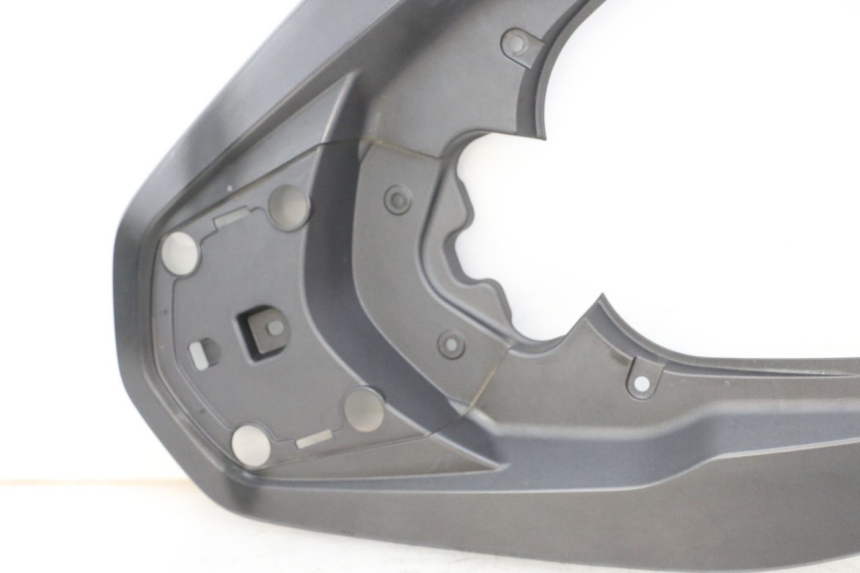 photo de JUNÇÃO DO CARENAGEM TRASEIRO HONDA PCX (JF57/JF64) 125 (2014 - 2018) - Imagem adicional