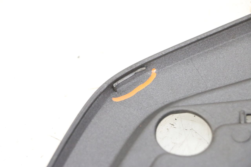 photo de JUNÇÃO DO CARENAGEM TRASEIRO HONDA PCX (JF57/JF64) 125 (2014 - 2018) - Ampliação técnica