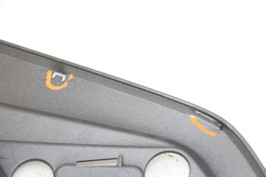photo de JUNÇÃO DO CARENAGEM TRASEIRO HONDA PCX (JF57/JF64) 125 (2014 - 2018) - Vista geral