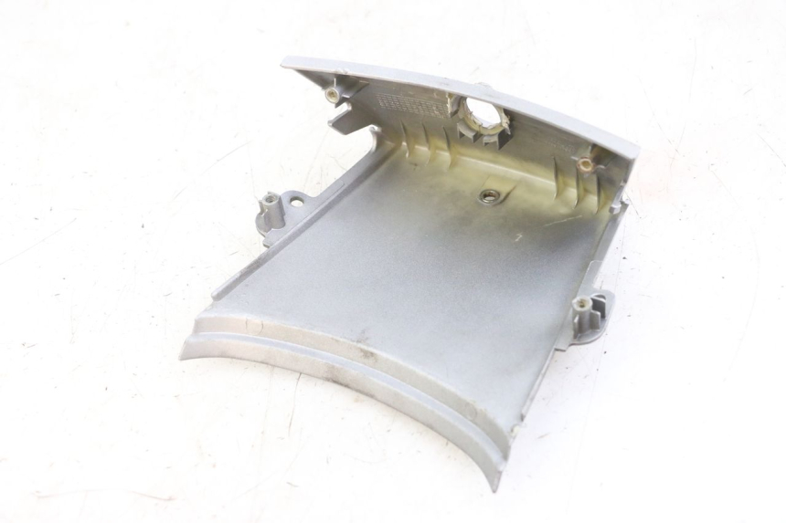 photo de JUNÇÃO DO CARENAGEM TRASEIRO HONDA SCV LEAD 100 (2003 - 2007) - Outro ângulo de visão
