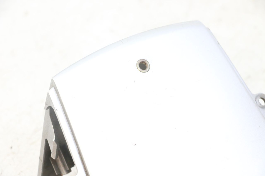 photo de JUNÇÃO DO CARENAGEM TRASEIRO HONDA SCV LEAD 100 (2003 - 2007) - Peça verificada
