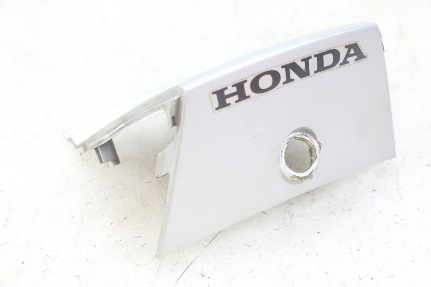photo de JUNÇÃO DO CARENAGEM TRASEIRO HONDA SCV LEAD 100 (2003 - 2007) - Marcações e referências