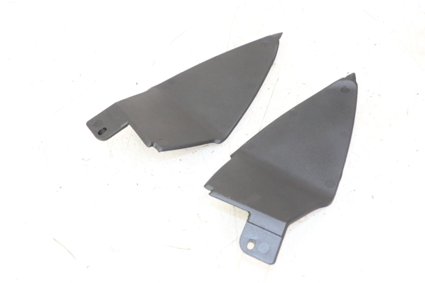 photo de JUNÇÃO DO CARENAGEM TRASEIRO INFERIOR APRILIA SR MOTARD 50 (2012 - 2018) - Vista principal