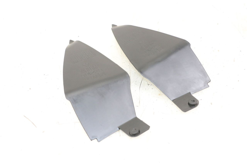 photo de JUNÇÃO DO CARENAGEM TRASEIRO INFERIOR APRILIA SR MOTARD 50 (2012 - 2018) - Detalhe da peça