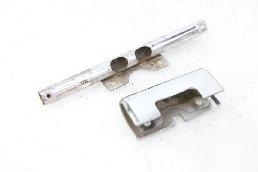 photo de JUNÇÃO DO CARENAGEM TRASEIRO INFERIOR HYOSUNG GV AQUILA 125 (2000 - 2009) - Ampliação técnica