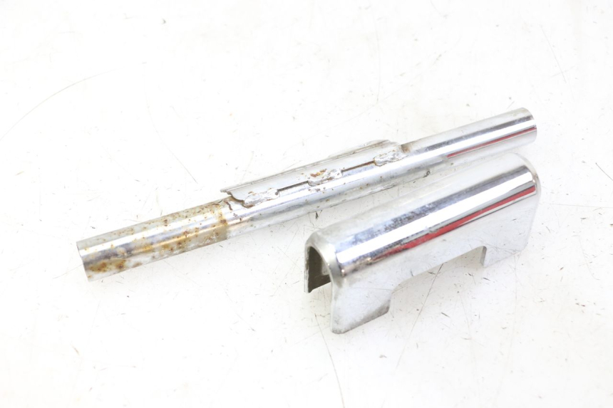 photo de JUNÇÃO DO CARENAGEM TRASEIRO INFERIOR HYOSUNG GV AQUILA 125 (2000 - 2009) - Pontos de fixação