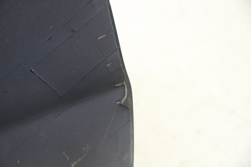 photo de JUNÇÃO DO CARENAGEM TRASEIRO INFERIOR SUZUKI BURGMAN 125 (2007 - 2014) - Detalhes característicos