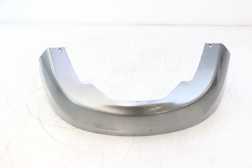 photo de JUNÇÃO DO CARENAGEM TRASEIRO INFERIOR SUZUKI BURGMAN 125 (2007 - 2014) - Detalhe da peça