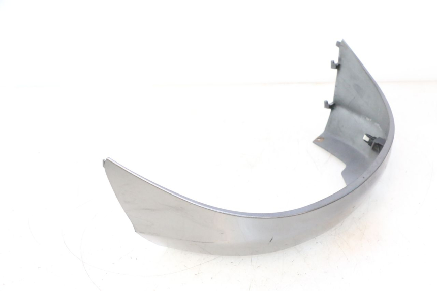 photo de JUNÇÃO DO CARENAGEM TRASEIRO INFERIOR SUZUKI BURGMAN 125 (2007 - 2014) - Ampliação técnica