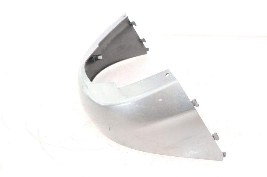 photo de JUNÇÃO DO CARENAGEM TRASEIRO INFERIOR SUZUKI BURGMAN 125 (2007 - 2014) - Pontos de fixação