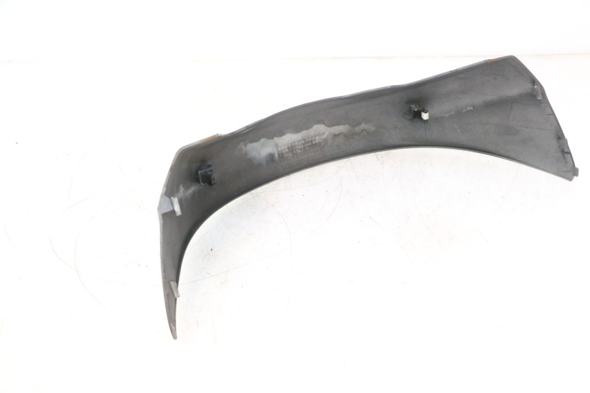 photo de JUNÇÃO DO CARENAGEM TRASEIRO INFERIOR SUZUKI BURGMAN 125 (2007 - 2014) - Estado da superfície