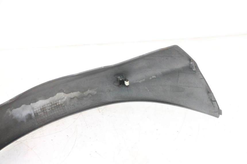 photo de JUNÇÃO DO CARENAGEM TRASEIRO INFERIOR SUZUKI BURGMAN 125 (2007 - 2014) - Peça verificada