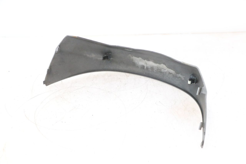 photo de JUNÇÃO DO CARENAGEM TRASEIRO INFERIOR SUZUKI BURGMAN 125 (2007 - 2014) - Marcações e referências