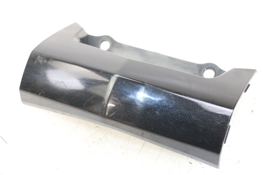 photo de JUNÇÃO DO CARENAGEM TRASEIRO INFERIOR KYMCO DINK 4T 50 (2007 - 2018) - Outro ângulo de visão
