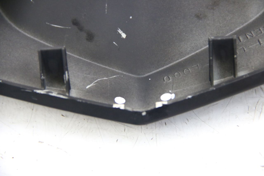 photo de JUNÇÃO DO CARENAGEM TRASEIRO INFERIOR KYMCO DINK STREET 125 (2009 - 2014) - Zoom do estado de desgaste