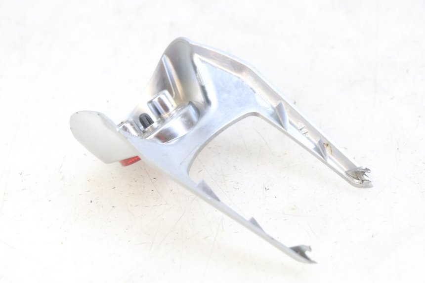 photo de JUNÇÃO DO CARENAGEM TRASEIRO INFERIOR PEUGEOT DJANGO 4T 50 (2014 - 2019) - Detalhe da peça
