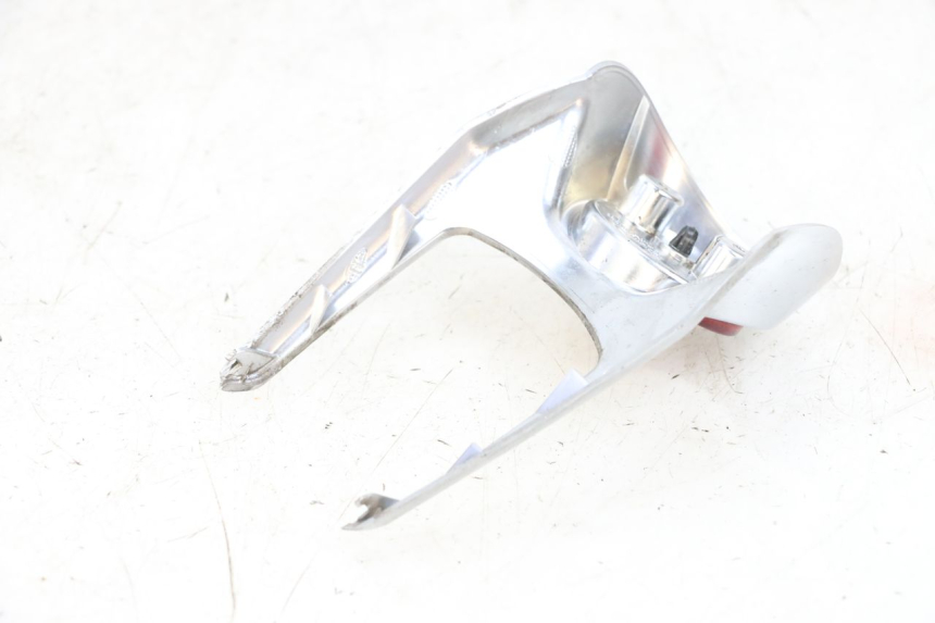 photo de JUNÇÃO DO CARENAGEM TRASEIRO INFERIOR PEUGEOT DJANGO 4T 50 (2014 - 2019) - Detalhe da peça